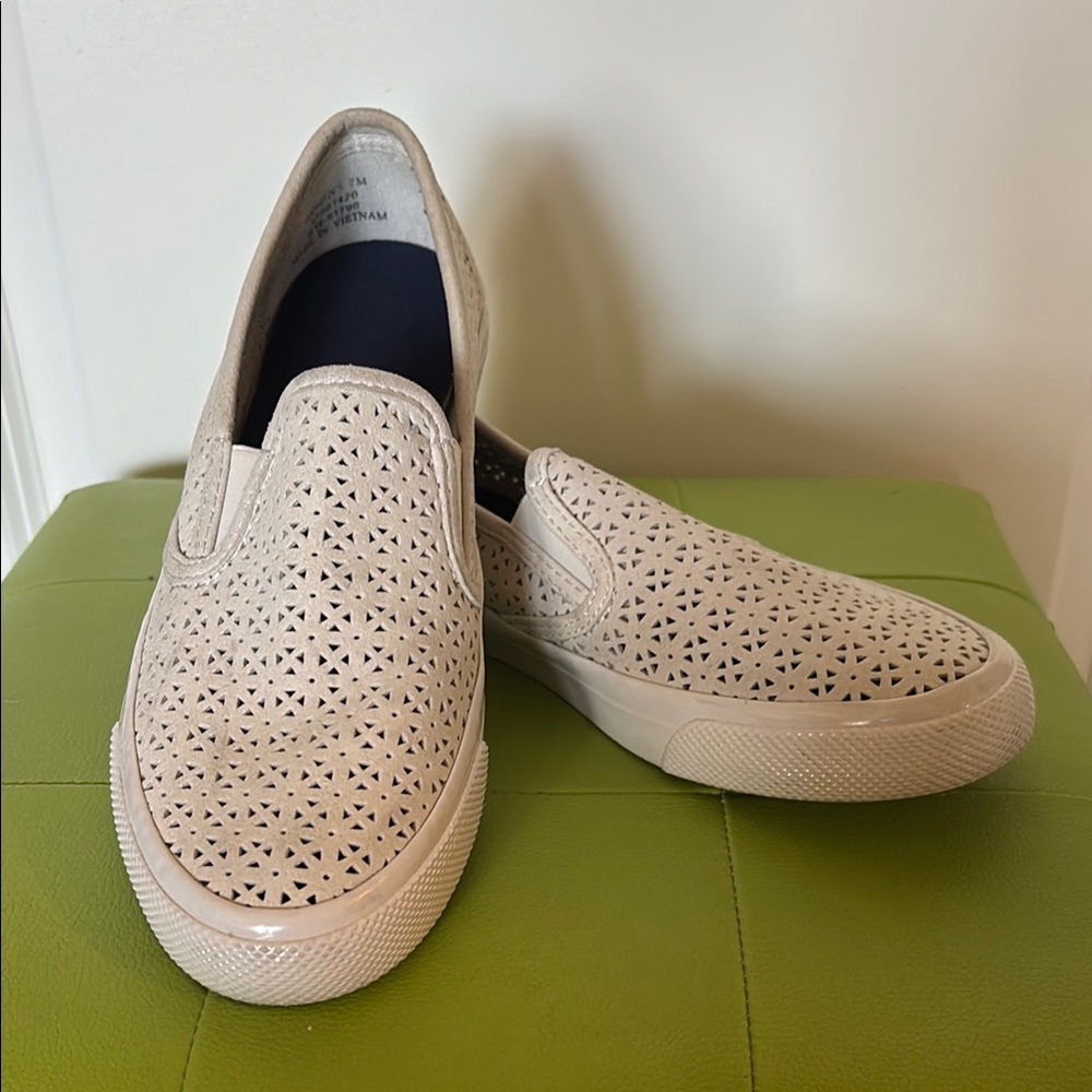 Women’s Sperry slip on tennis shoes